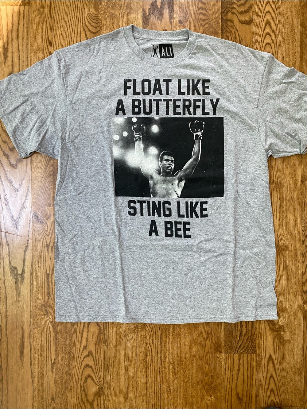 NWOT Muhammad Ali boxing tee float like a butterfly sting like a bee XL short